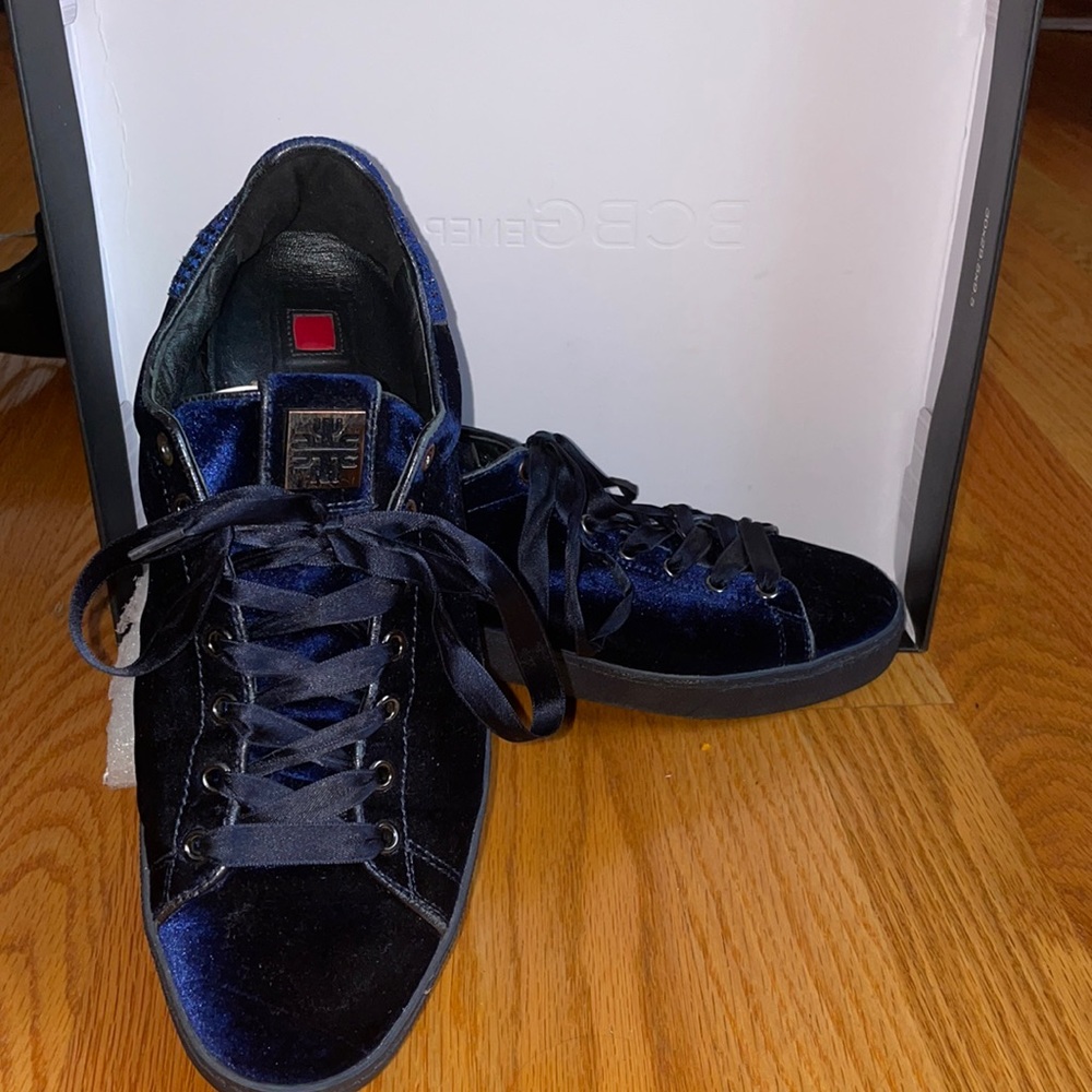 Högl blue suede sneakers